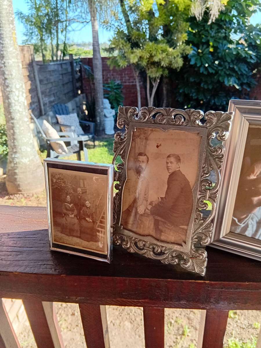 6 x FRAMED ANTIQUE AND VINTAGE PHOTOGRAPHS