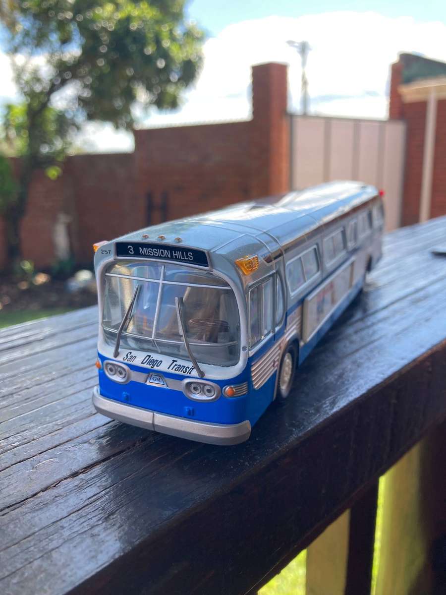 GM GOLDFISH BOWL CITY BUS BY CORG I :50 SCALE
