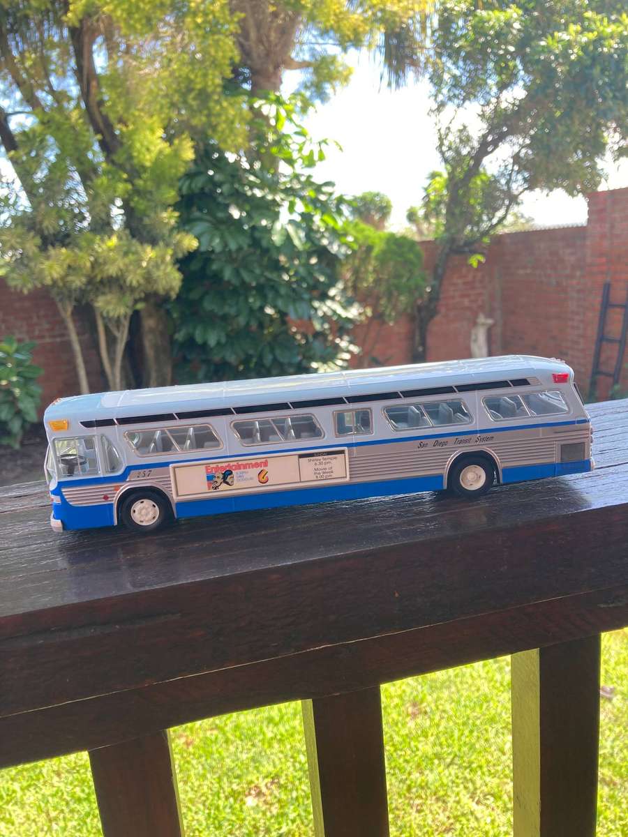 GM GOLDFISH BOWL CITY BUS BY CORG I :50 SCALE