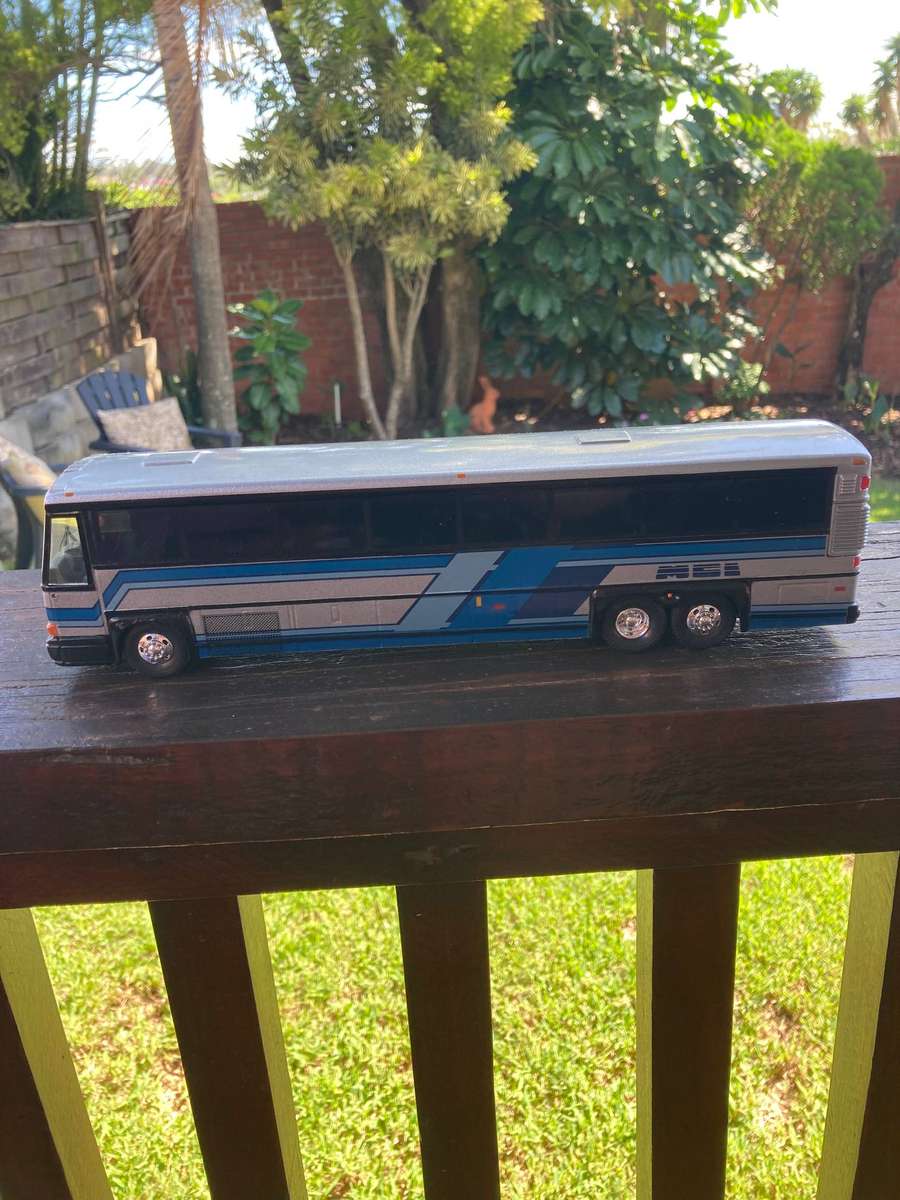 AMERICAN COACH BY CORGI 1 :50 SCALE