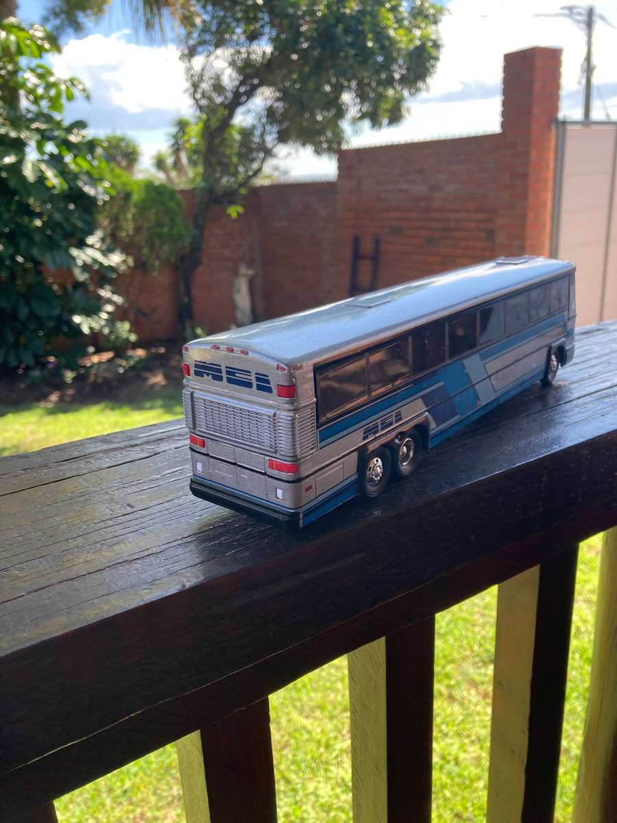 AMERICAN COACH BY CORGI 1 :50 SCALE