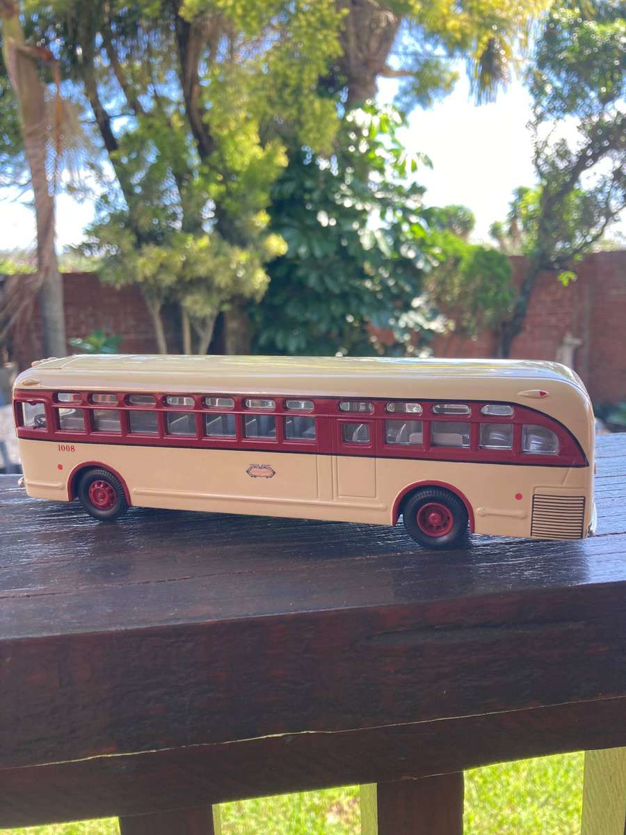 GM OLD SCHOOL BUS BY CORGI 1:50 SCALE
