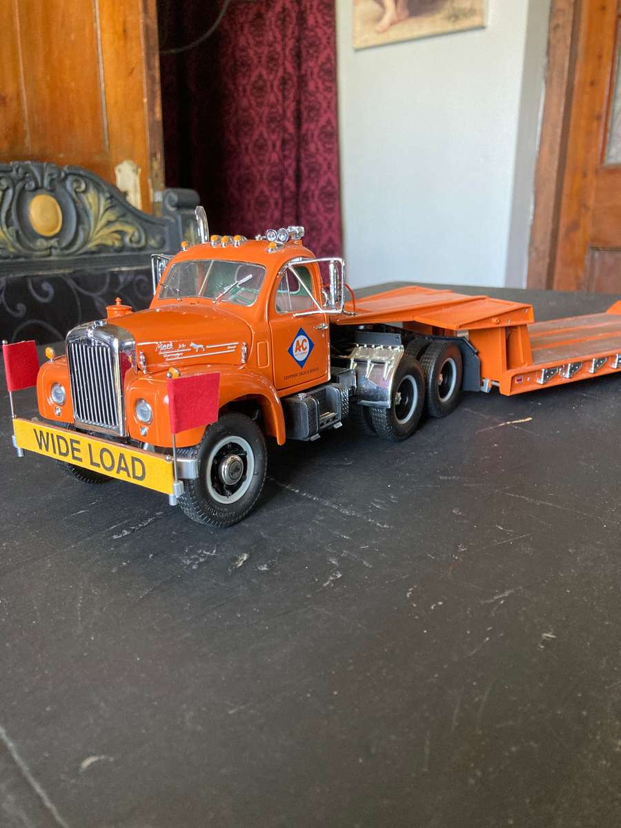 MACK B SERIES TRUCK WITH LOWBED TRAILER 1:25 SCALE BY FIRST GEAR