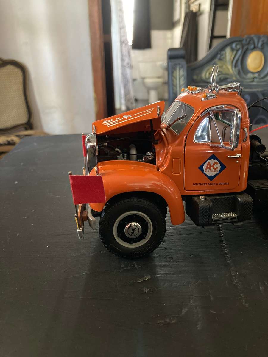 MACK B SERIES TRUCK WITH LOWBED TRAILER 1:25 SCALE BY FIRST GEAR