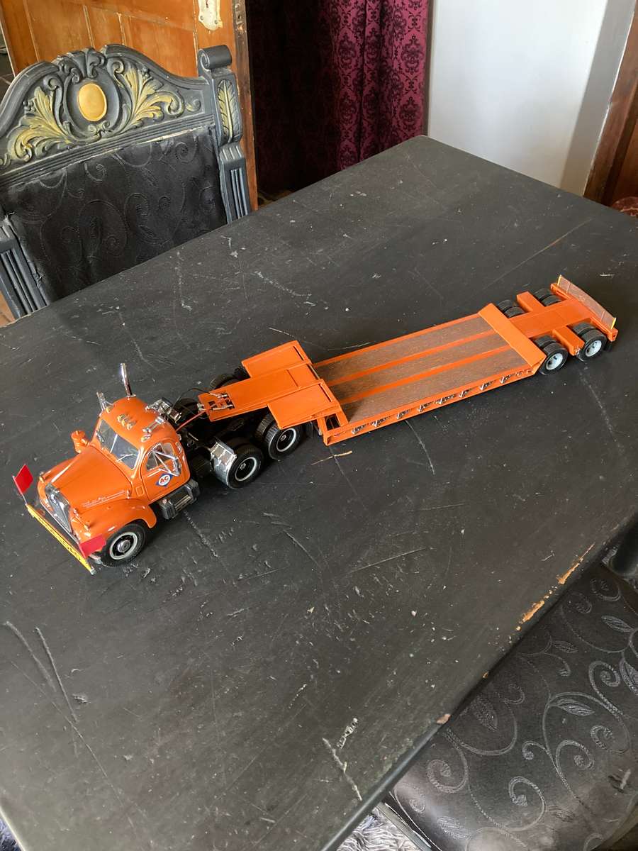 MACK B SERIES TRUCK WITH LOWBED TRAILER 1:25 SCALE BY FIRST GEAR