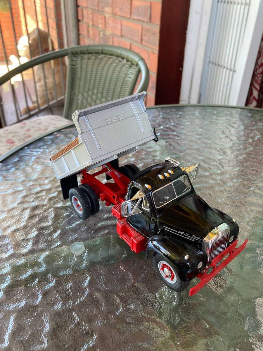 MACK B SERIES DUMP TRUCK BY FIRST GEAR 1:34