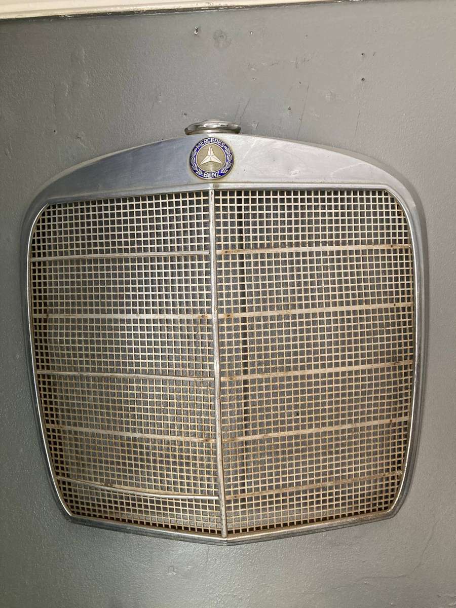 VINTAGE MERCEDES BENZ GRILL FOR DISPLAY