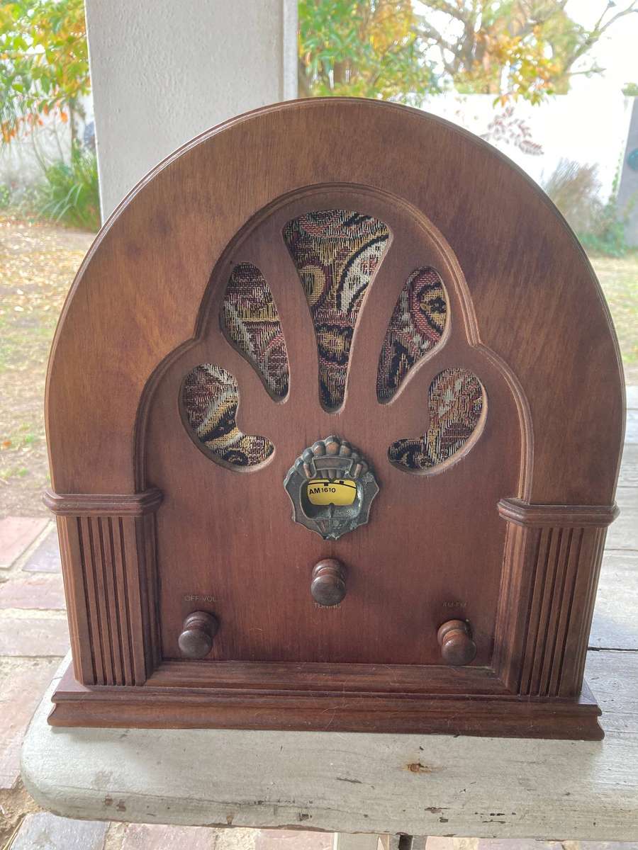 VINTAGE RADIO
