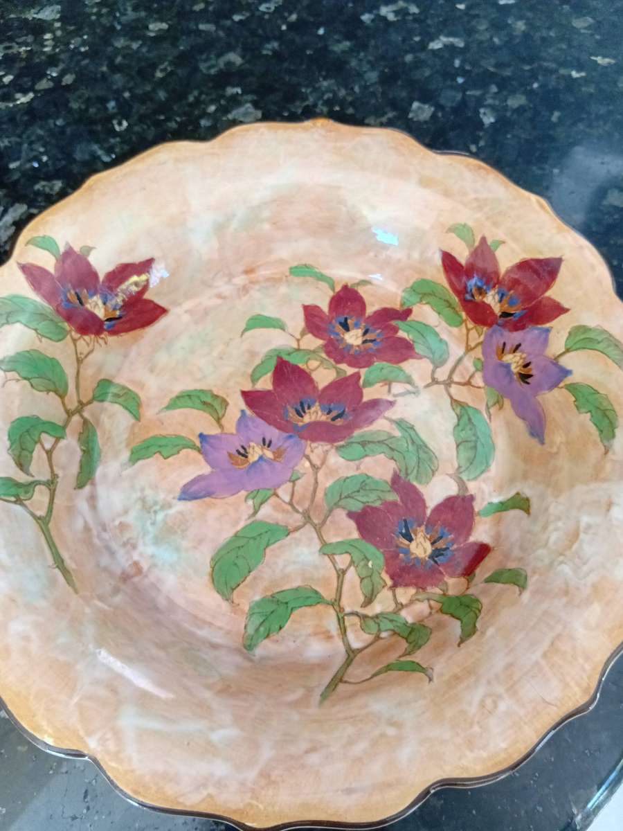 LARGE ROYAL DOULTON FRUIT BOWL