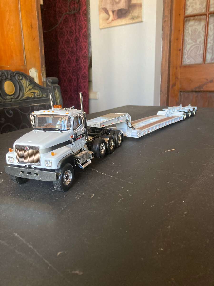 INTERNATIONAL TRUCK AND LOWBED TRAILER BY FIRST GEAR