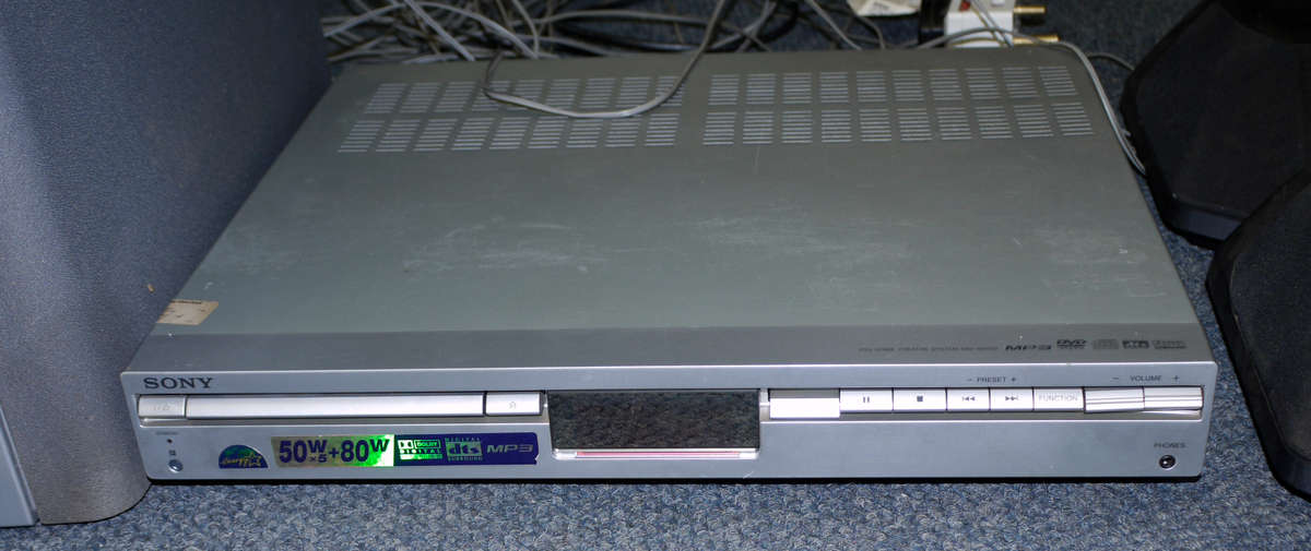 SONY DVD Home Theatre System DAV-SB100 - Read description