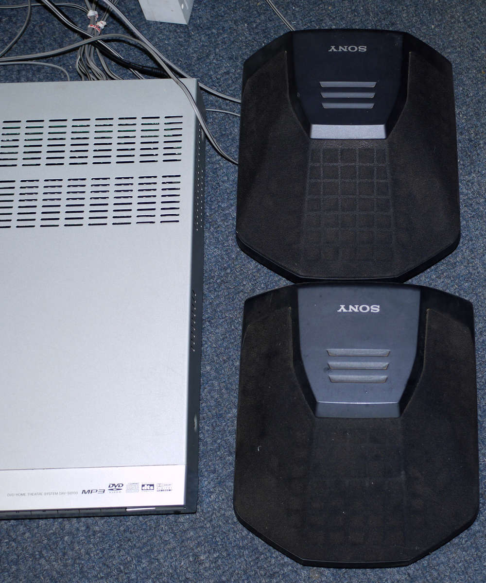 SONY DVD Home Theatre System DAV-SB100 - Read description