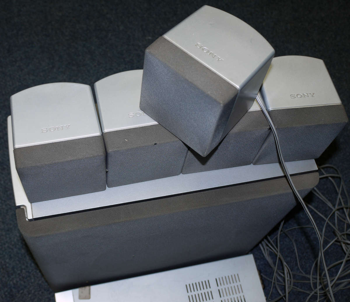 SONY DVD Home Theatre System DAV-SB100 - Read description