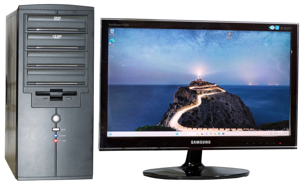 Desktop PC I3 2nd Gen, 4GB RAM, 1 Terabyte HDD, 21.5 inches Monitor, Keyboard, Mouse, and WIFI