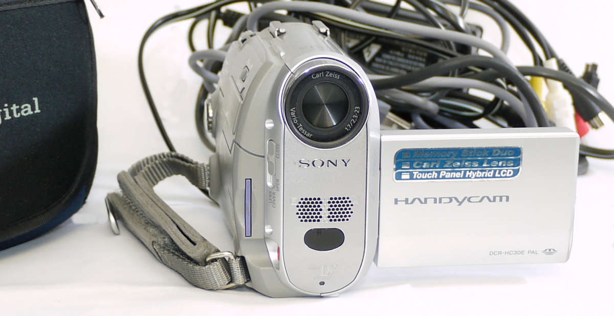 Vintage Camcorder - SONY DCR-HC30E