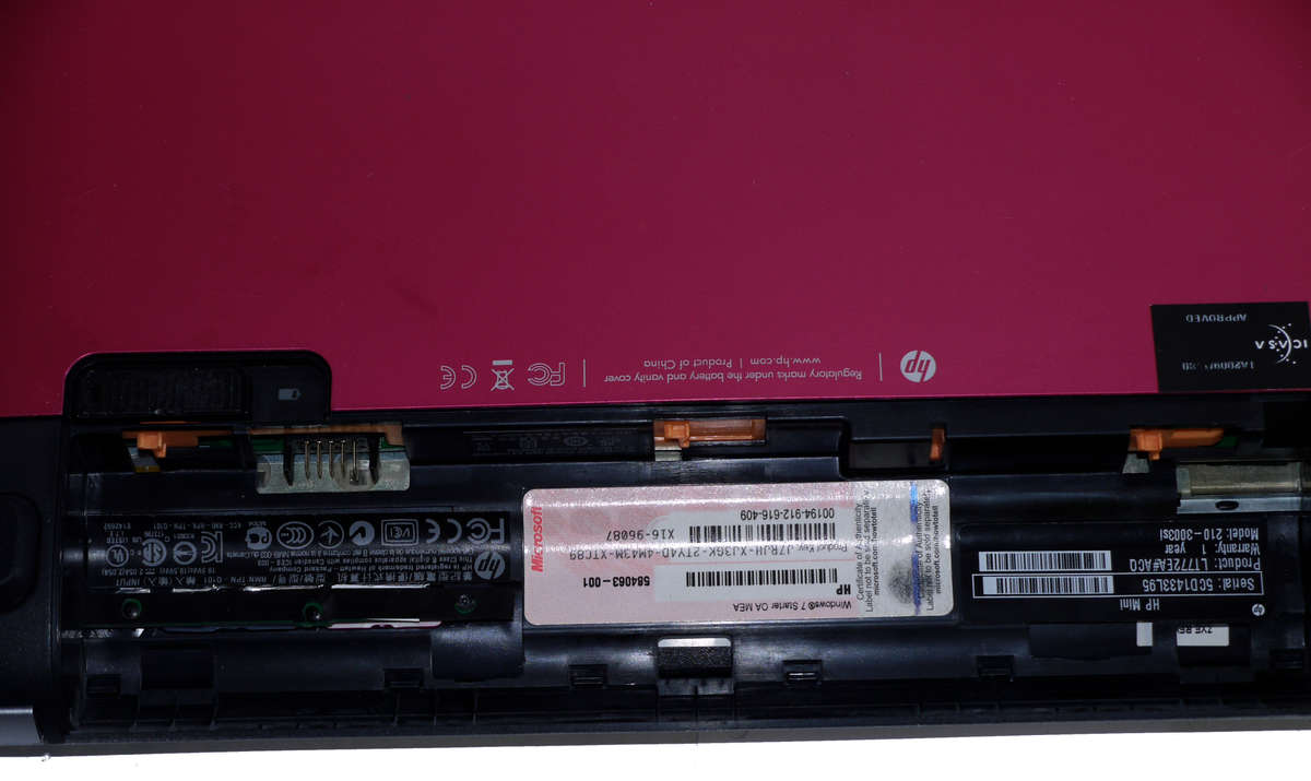 HP Mini 210-3000 Laptop - Intel Atom N570 @ 1.66GHz, 2GB DDR3, 298GB HDD (NO BATTERY AND NO CHARGER)