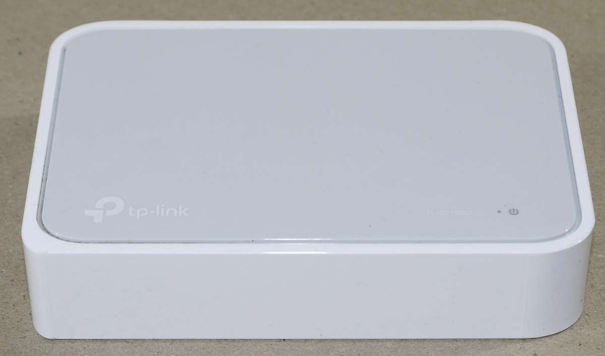 TP-LINK TL-SF1005D 5-Port Desktop Switch / 10/100Mbps RJ45 Ports IEEE 802.3x Plastic Case