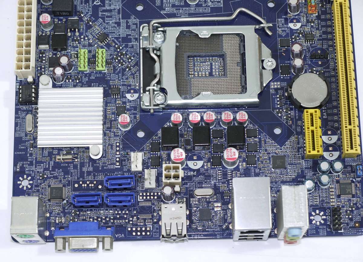 Foxconn H61MD-V Motherboard, DDR3, LGA 1155, mATX (7.5" x 6.7") 2&3 Gen