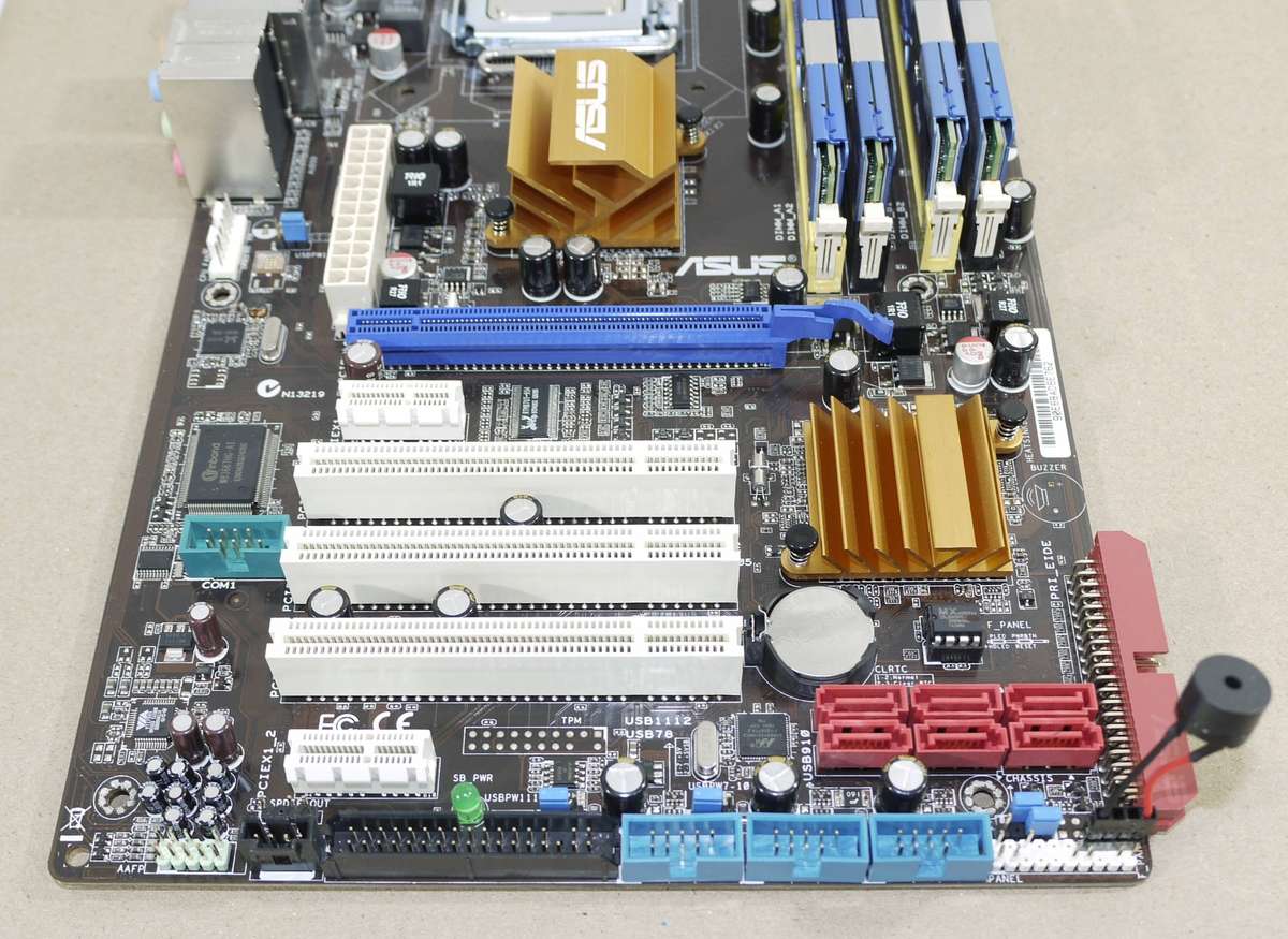 Core 2 Quad Q8400 @ 2.66GHz, ASUS P5Q SE2  Motherboard, 4GB RAM DDR2 [REQUIRES A GRAPHICS CARD]