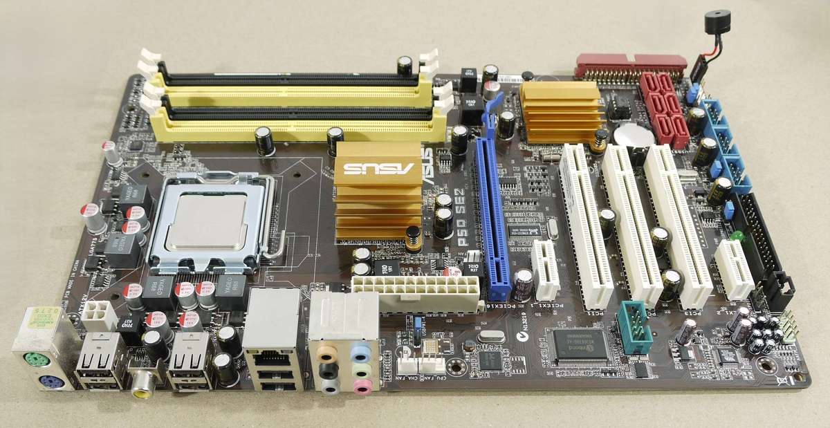 Core 2 Quad Q8400 @ 2.66GHz, ASUS P5Q SE2  Motherboard, 4GB RAM DDR2 [REQUIRES A GRAPHICS CARD]