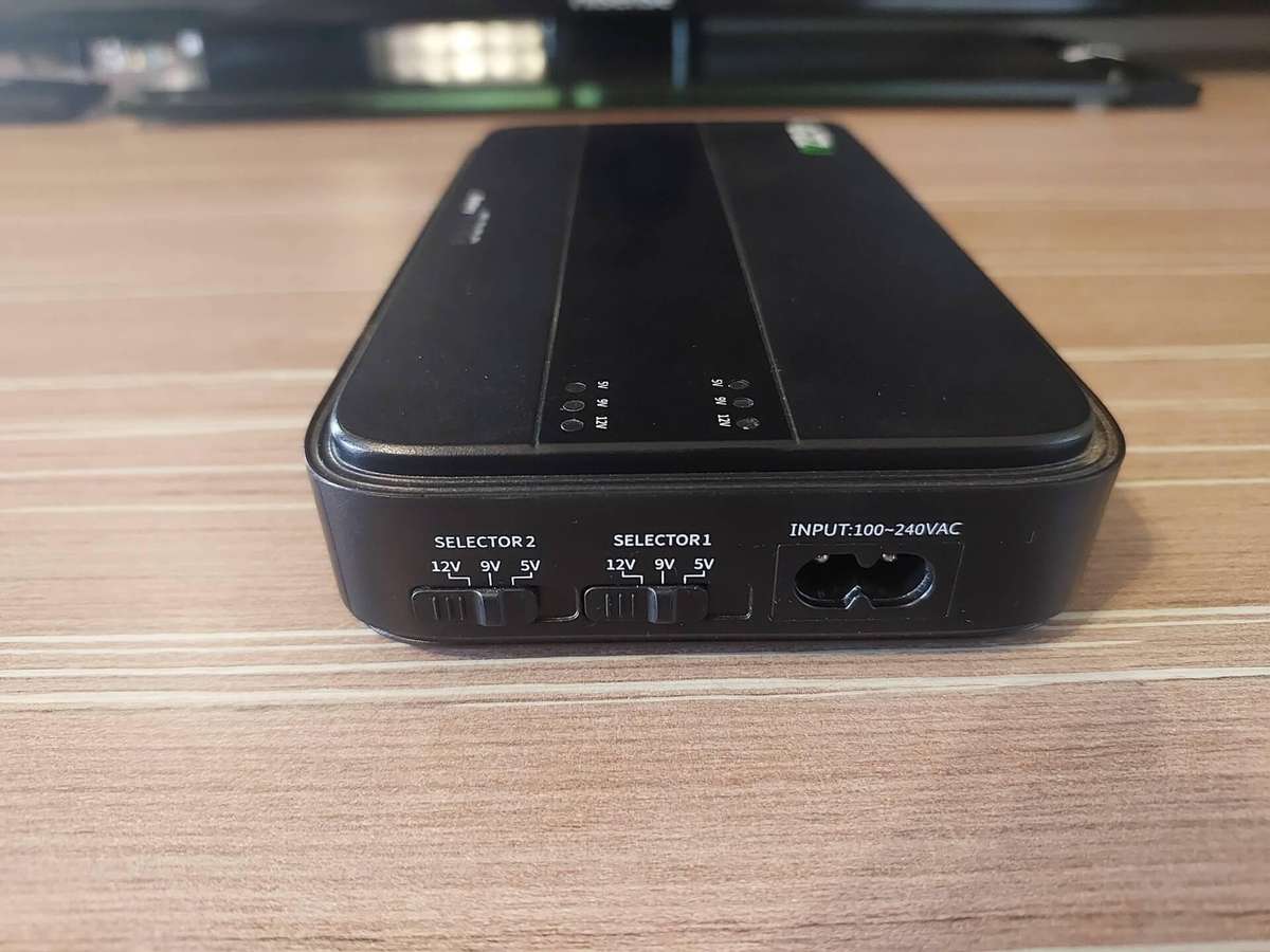 Gizzu 6W 32Wh 8800mAh Mini Dual DC UPS (Lithium-Ion Batteries)