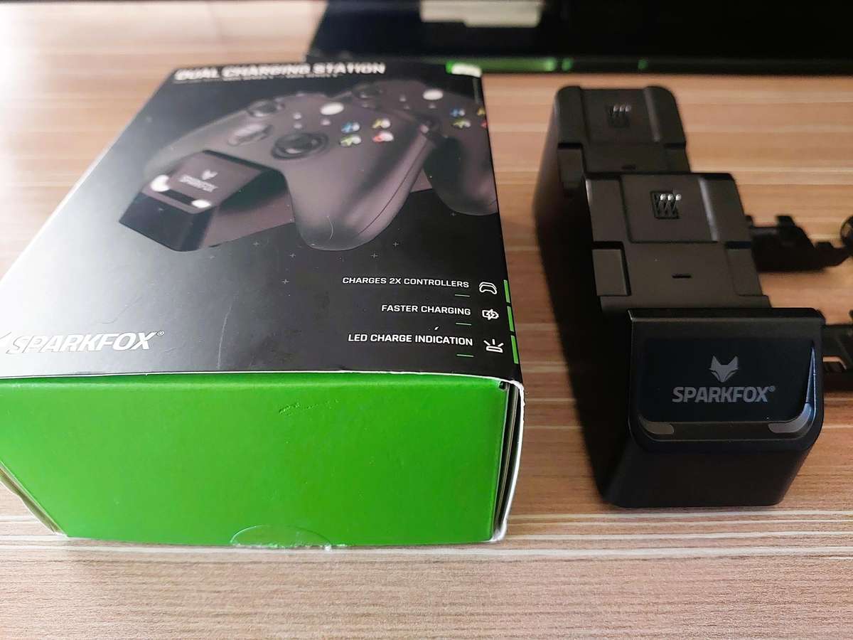 Sparkfox Xbox Series X Dual Controller Charging Dock with 2 x Rechargable Batteries