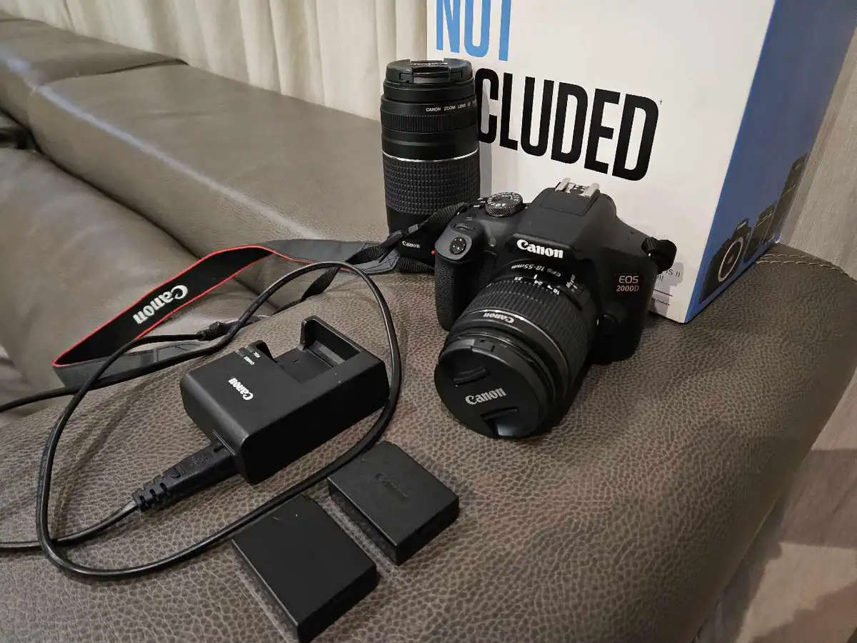 Canon EOS 2000D Camera Double Zoom Kit (Pre-Owned)