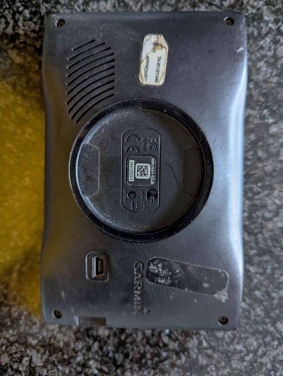 Garmin Nuvi 42LM GPS with car charger- Tested and working- 100%