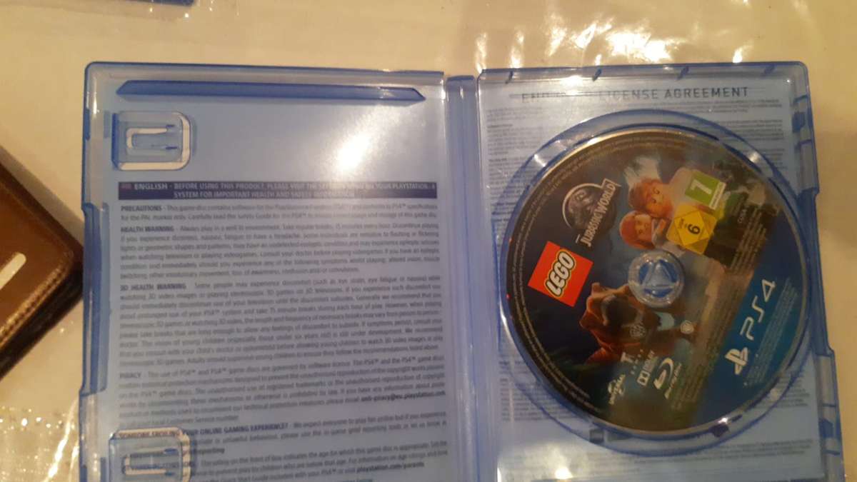 Lego Jurassic World - PS4 GAME WITH NO BOOKLET - VG +