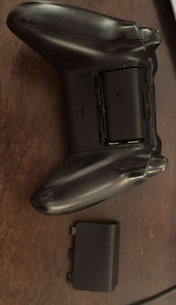 Xbox One S Console 500 GB HDD with Remote 2 Controllers & HDMI Power Supply & Rechargeable Battery