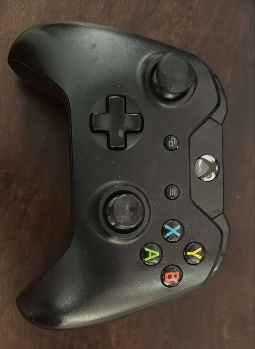 Xbox One S Console 500 GB HDD with Remote 2 Controllers & HDMI Power Supply & Rechargeable Battery