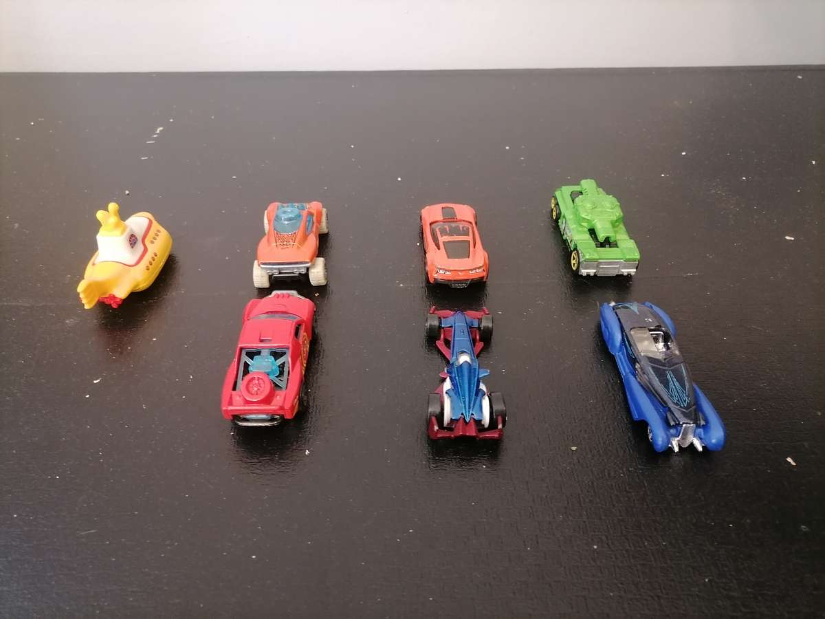 7 X VINTAGE DIE CAST HOT WHEELS CARS - BUNDLE