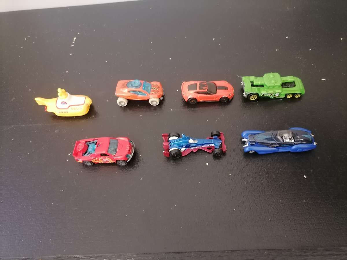 7 X VINTAGE DIE CAST HOT WHEELS CARS - BUNDLE