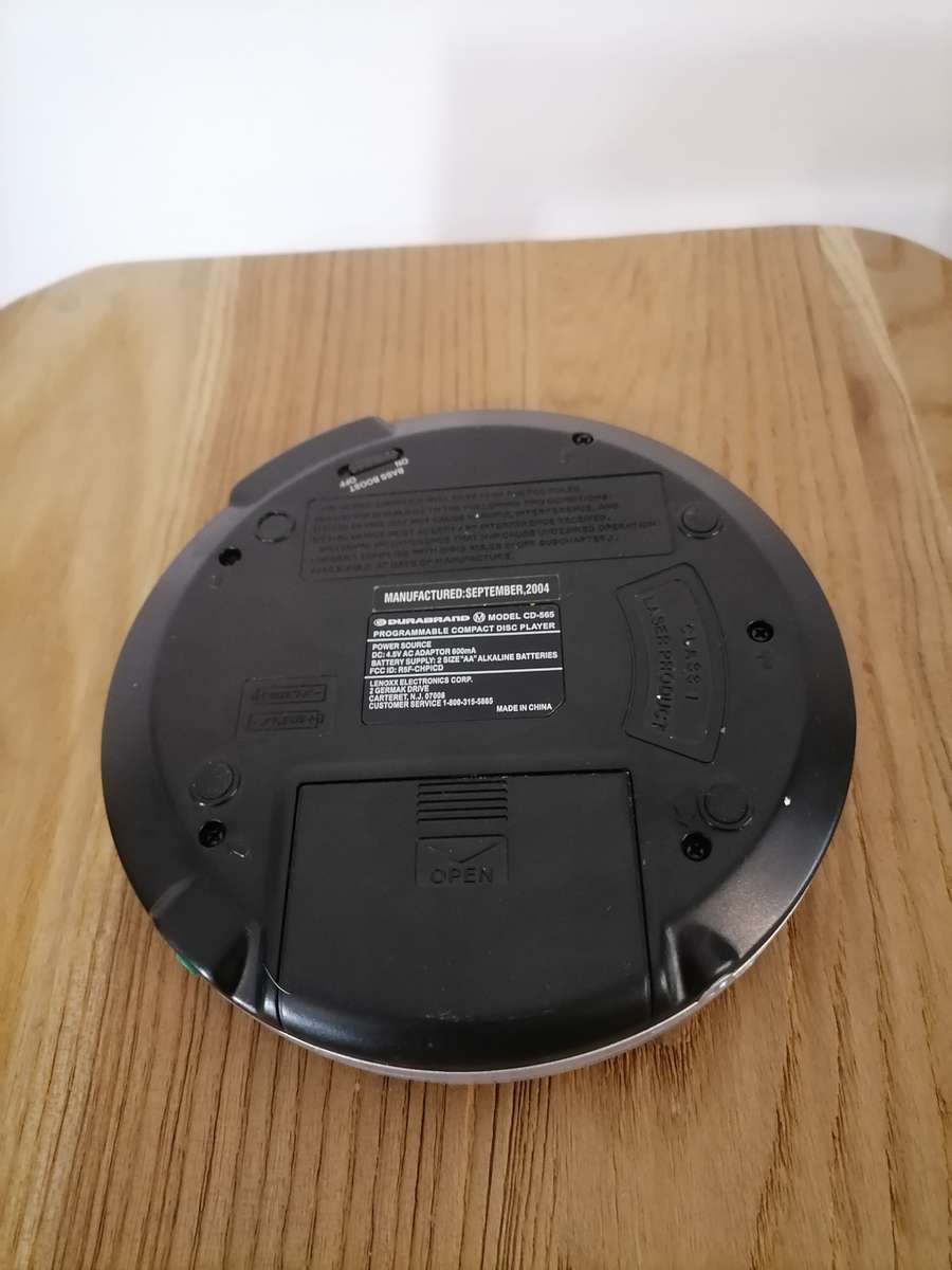 Vintage 2004 - DURABRAND CD-565 PORTABLE CD PLAYER - 100% WORKING LIKE NEW