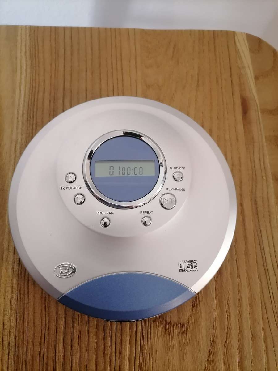 Vintage 2004 - DURABRAND CD-565 PORTABLE CD PLAYER - 100% WORKING LIKE NEW