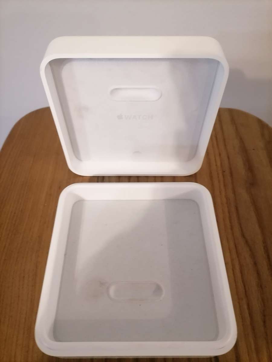 Apple Watch Box Square White Hard Plastic Case Only Storage Box - AMAZING CONDITION