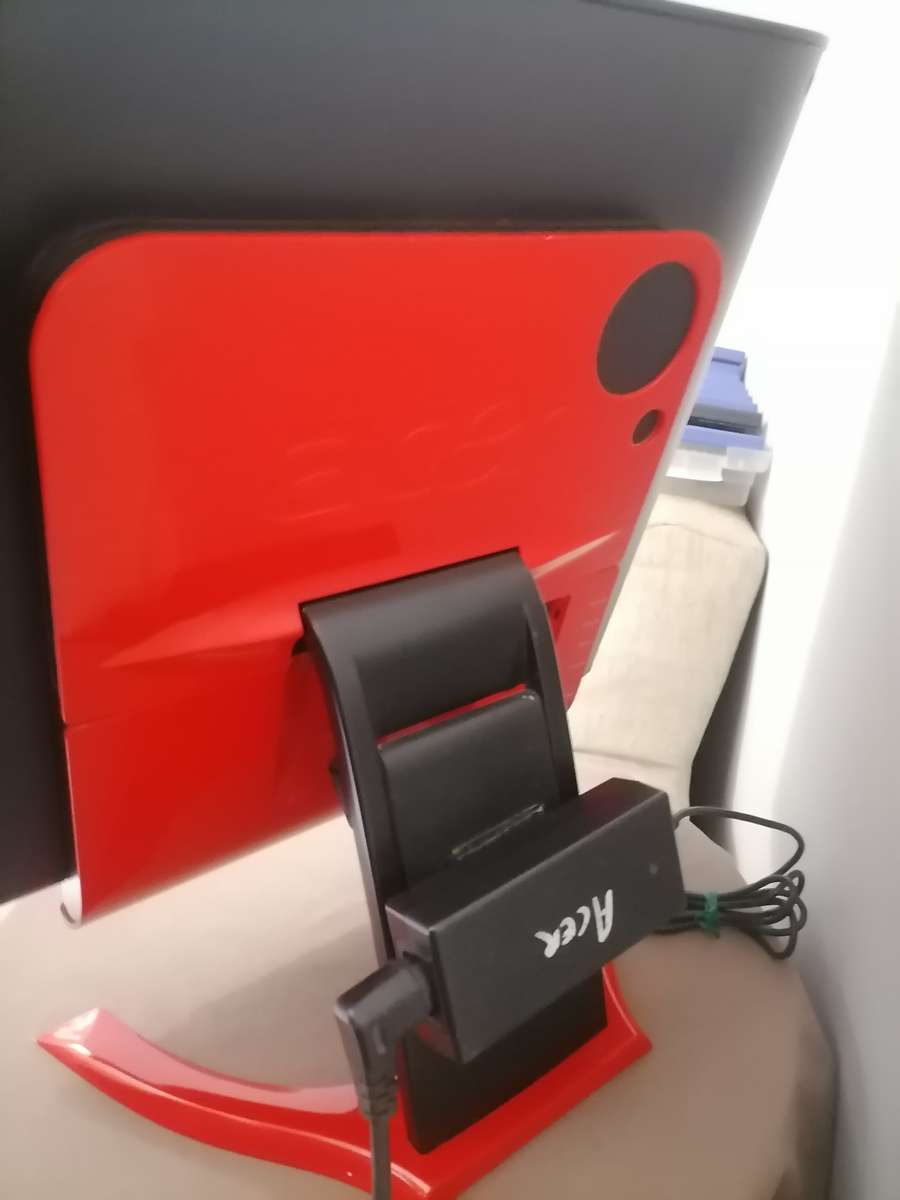 Acer Ferrari F-19 19" LCD Monitor with TV Tuner - CAN BE USED WITH OLD VINTAGE GAMING CONSOLE