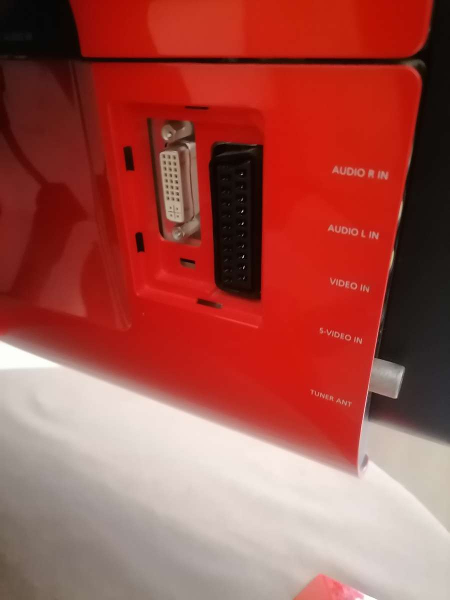 Acer Ferrari F-19 19" LCD Monitor with TV Tuner - CAN BE USED WITH OLD VINTAGE GAMING CONSOLE