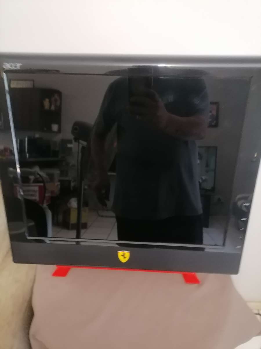 Acer Ferrari F-19 19" LCD Monitor with TV Tuner - CAN BE USED WITH OLD VINTAGE GAMING CONSOLE