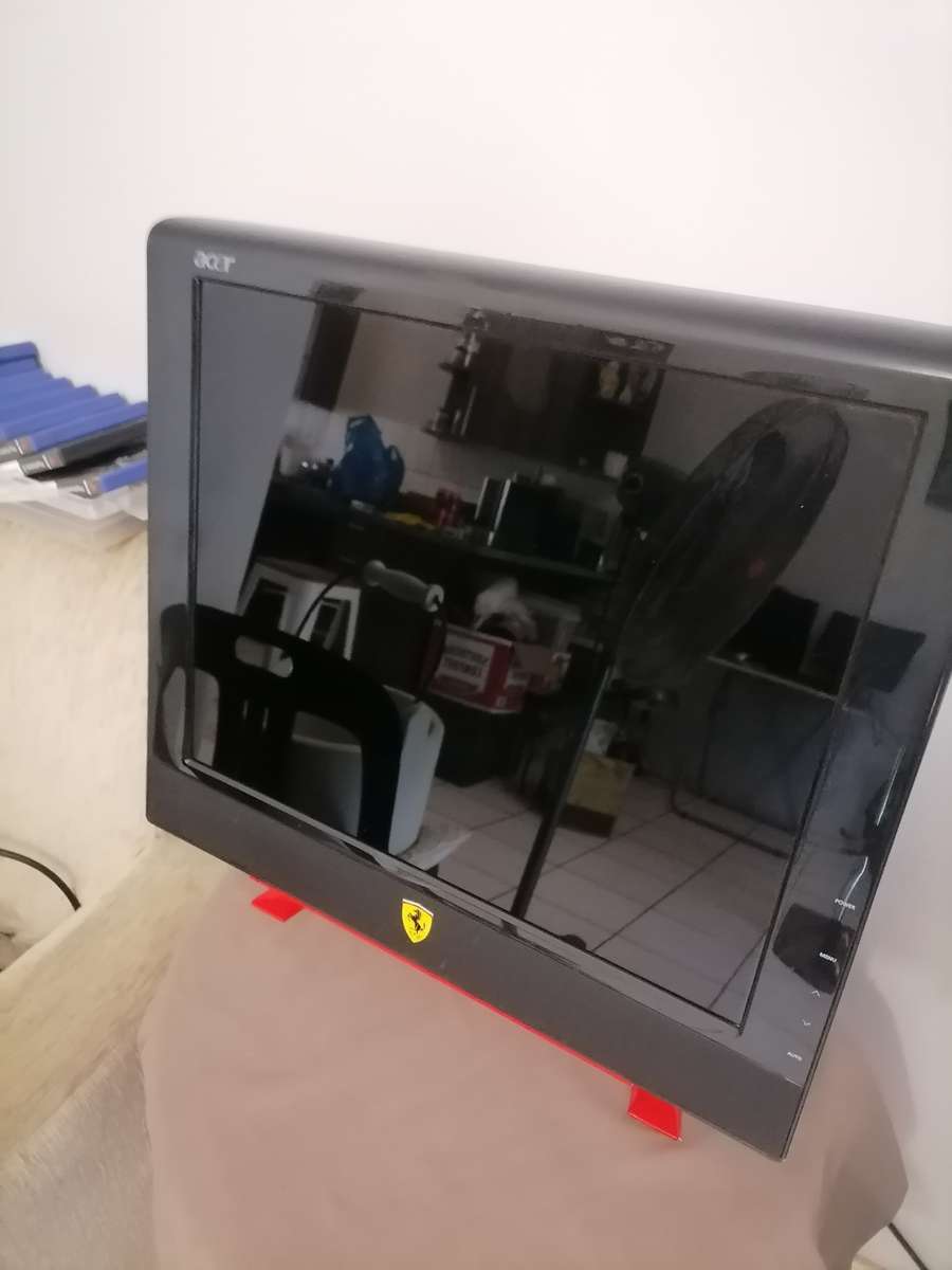 Acer Ferrari F-19 19" LCD Monitor with TV Tuner - CAN BE USED WITH OLD VINTAGE GAMING CONSOLE