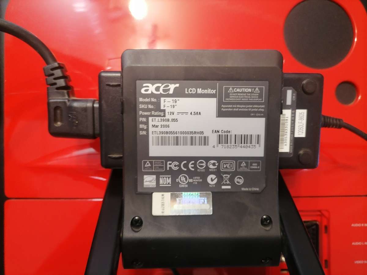 Acer Ferrari F-19 19" LCD Monitor with TV Tuner - CAN BE USED WITH OLD VINTAGE GAMING CONSOLE