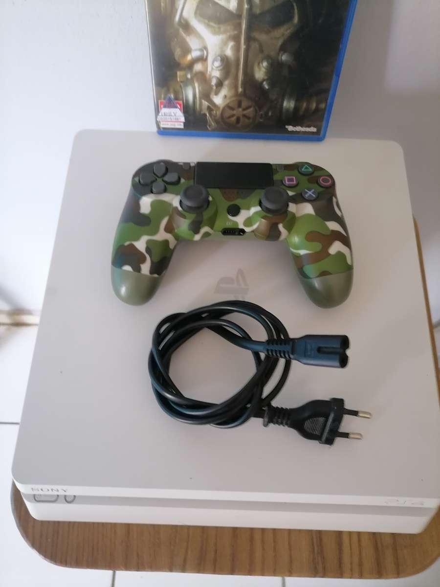 PLAYSTATION 4 Slim - 500GB - With PS4 Fallout 4 Game With Generic Controller - 100% WORKING
