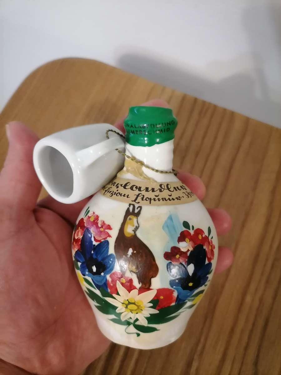 1920'S - Antique Anton Riemerschmid liquor 38 vol%, hand painted with tot glass sealed - AMAZING