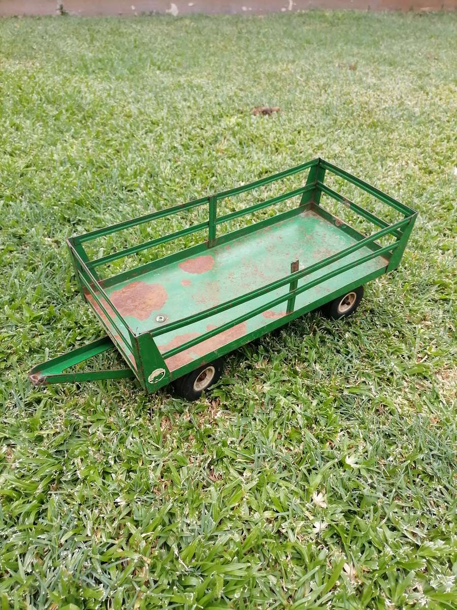 1 Piece good quality Viitage Olti Vetsak Steel farm toy from the 80's Trailer 44 CM X 15 CM X 14 CM