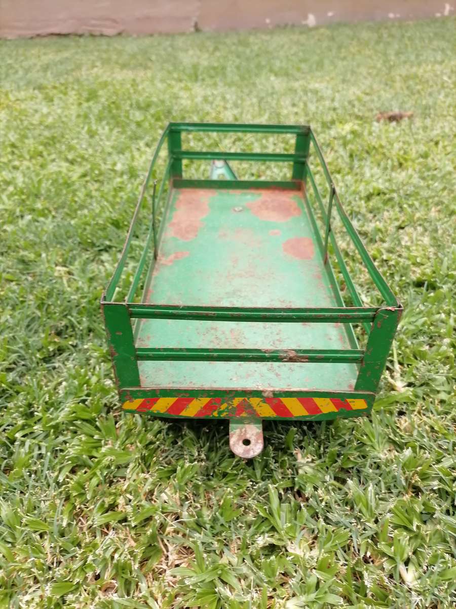 1 Piece good quality Viitage Olti Vetsak Steel farm toy from the 80's Trailer 44 CM X 15 CM X 14 CM
