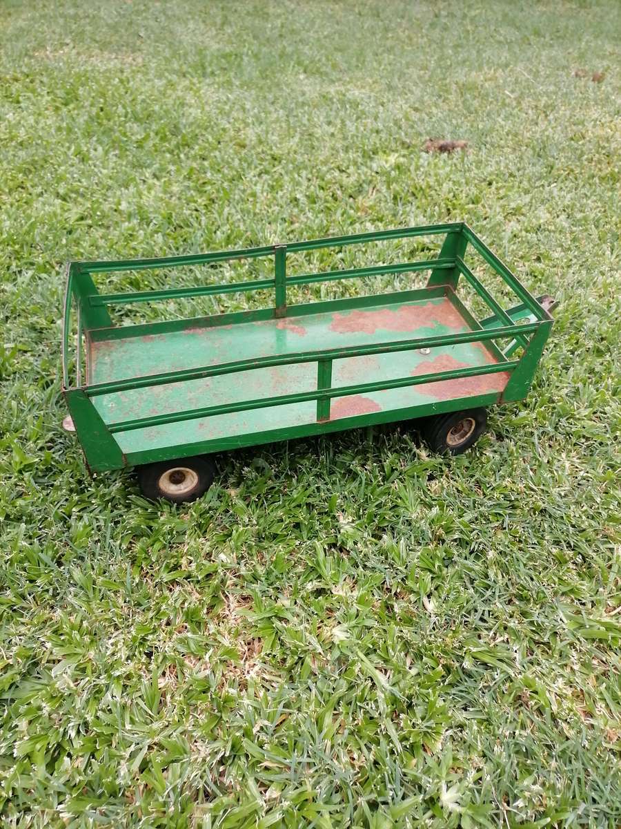 1 Piece good quality Viitage Olti Vetsak Steel farm toy from the 80's Trailer 44 CM X 15 CM X 14 CM