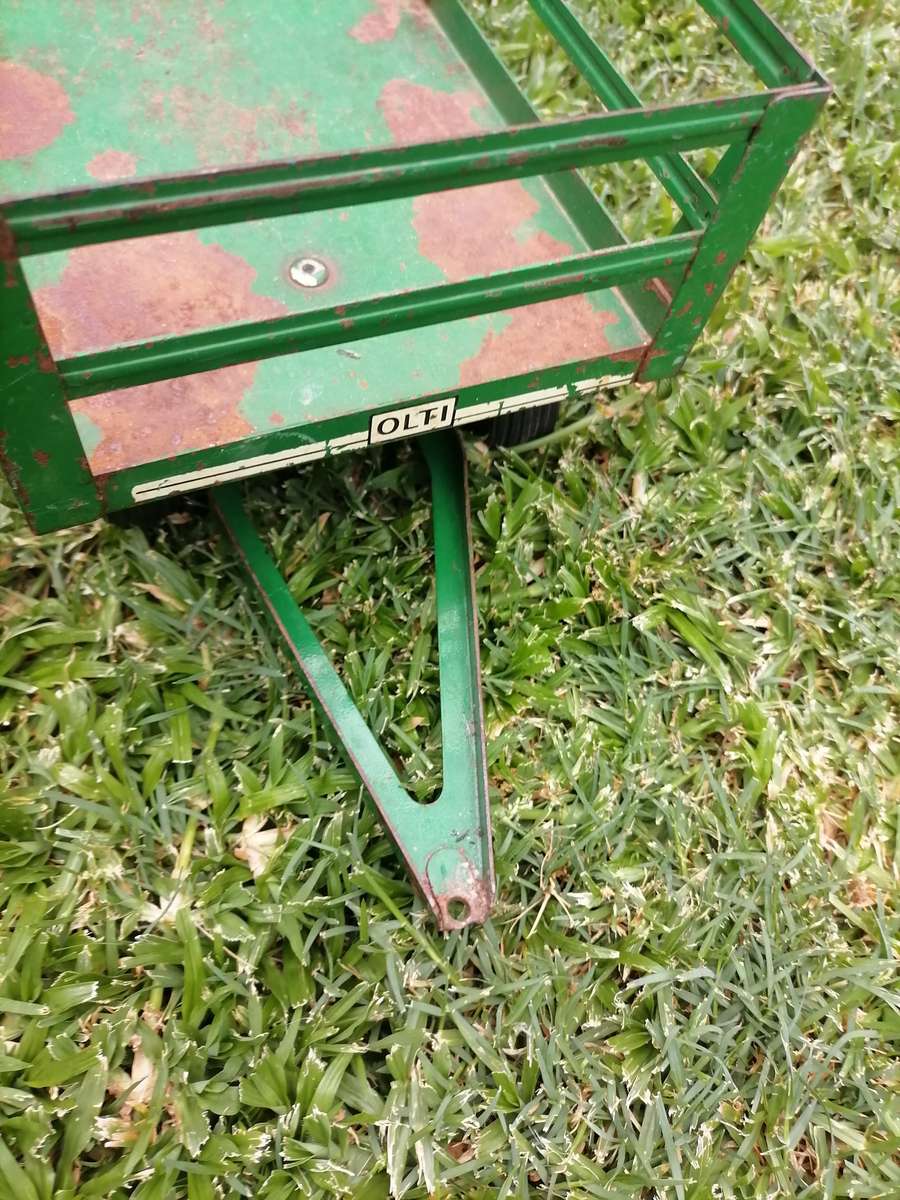 1 Piece good quality Viitage Olti Vetsak Steel farm toy from the 80's Trailer 44 CM X 15 CM X 14 CM