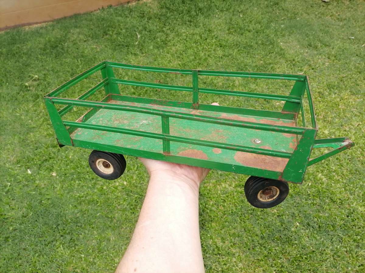1 Piece good quality Viitage Olti Vetsak Steel farm toy from the 80's Trailer 44 CM X 15 CM X 14 CM