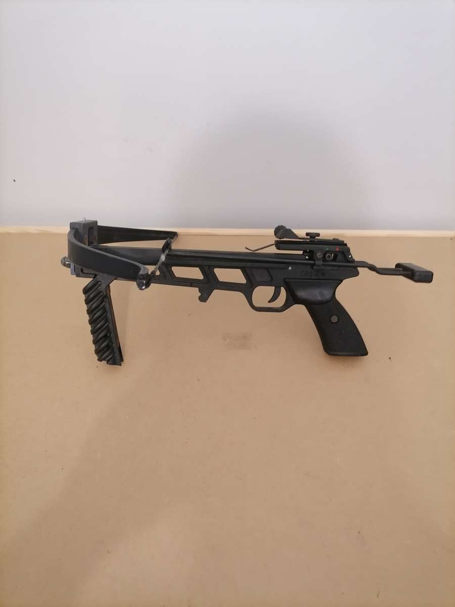 Crisbow Defender - EXCELLENT CONDITION