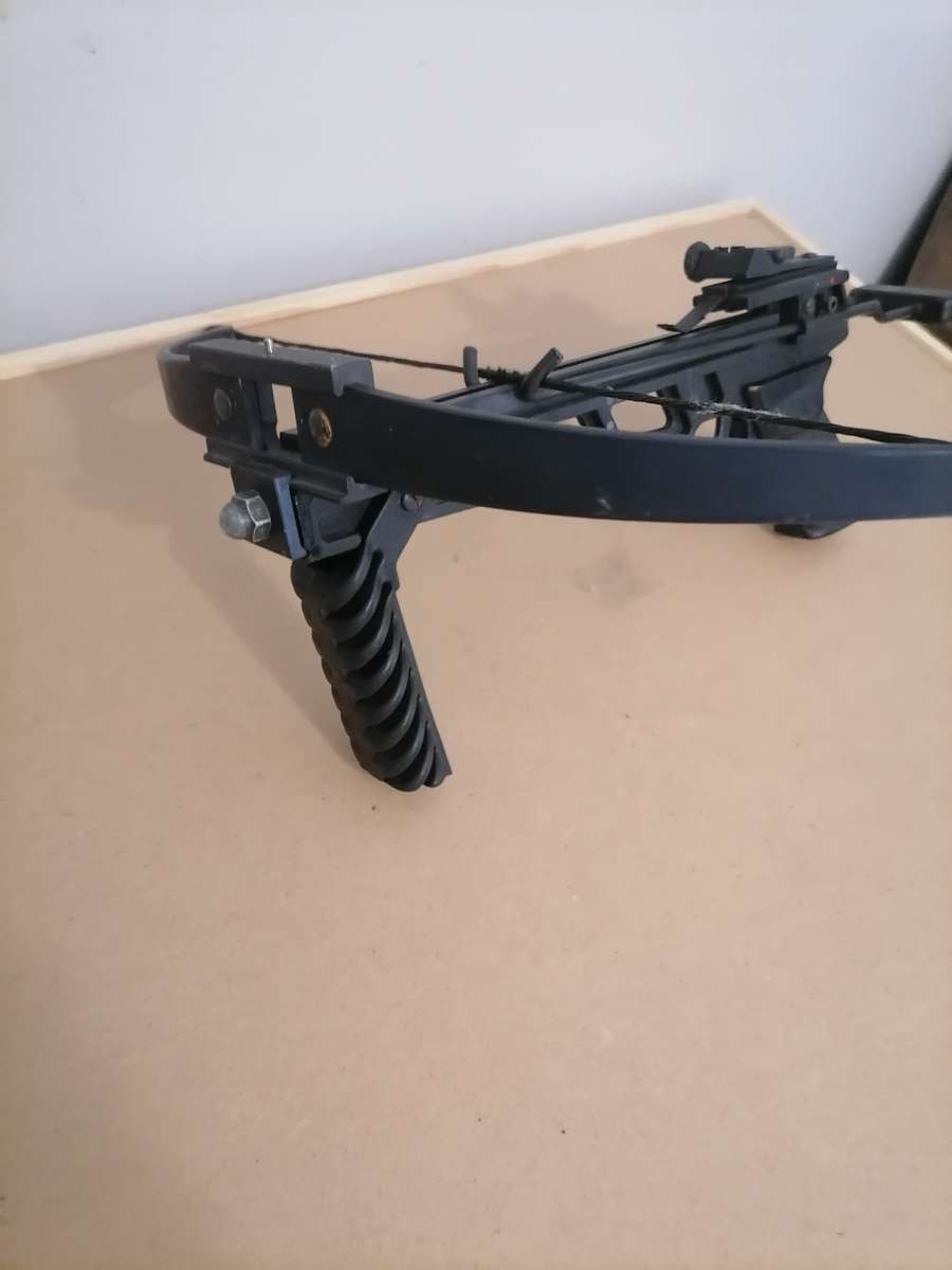 Crisbow Defender - EXCELLENT CONDITION